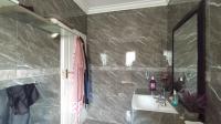 Main Bathroom - 8 square meters of property in Florida Hills