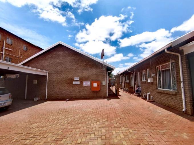 2 Bedroom Simplex for Sale For Sale in Rustenburg - MR621371