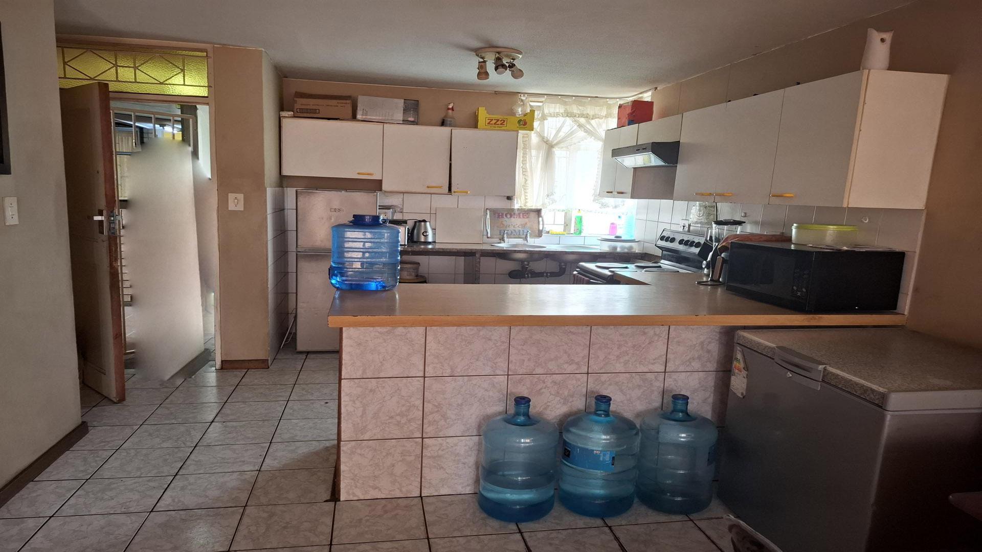 Kitchen of property in Sunnyside