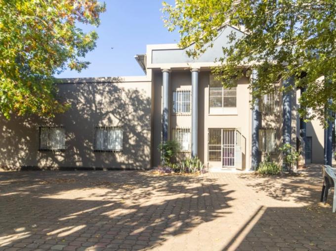 16 Bedroom Commercial for Sale For Sale in Menlo Park - MR621611