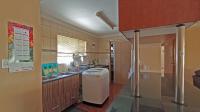 Kitchen - 14 square meters of property in Sundowner