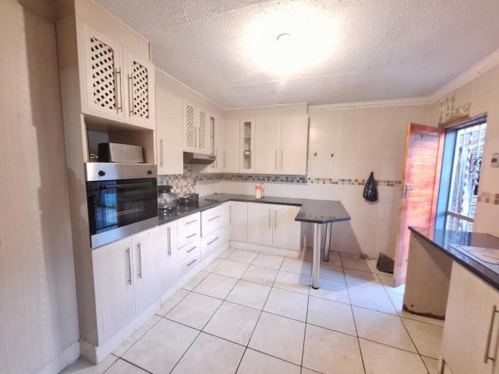 Kitchen of property in Soshanguve