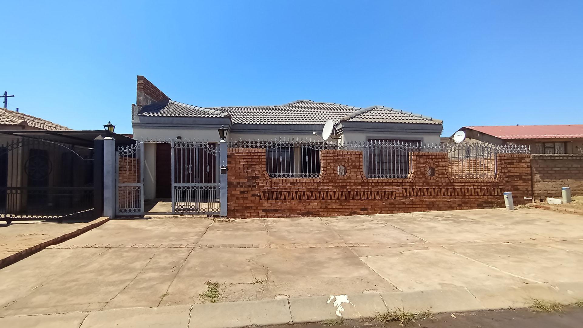 Front View of property in Soshanguve