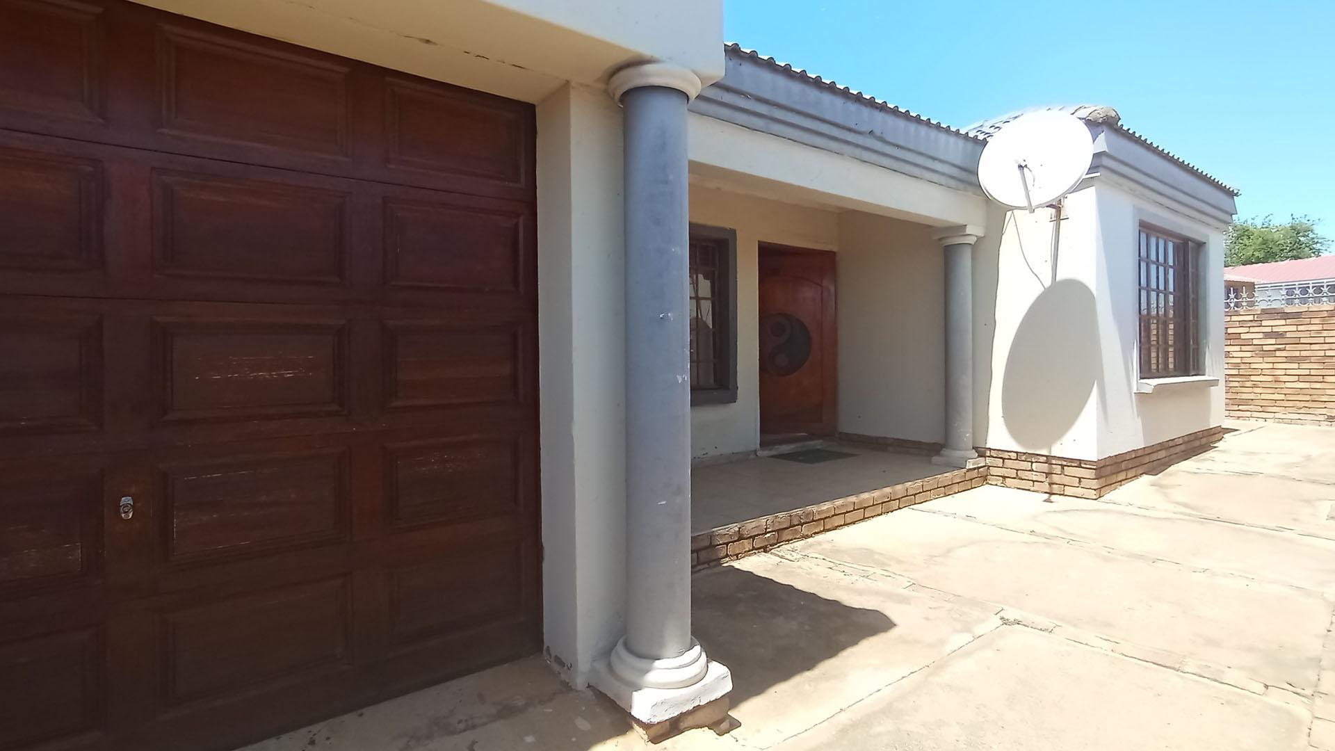 Front View of property in Soshanguve