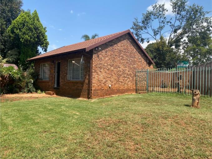 2 Bedroom Simplex for Sale For Sale in Zwartkop - MR621870