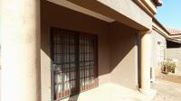 Patio - 5 square meters of property in Elandspoort