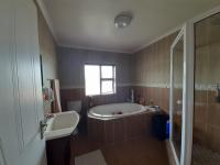 Main Bathroom of property in Sunridge Park