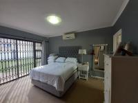 Main Bedroom of property in Sunridge Park