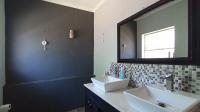 Main Bathroom - 23 square meters of property in Randpark Ridge