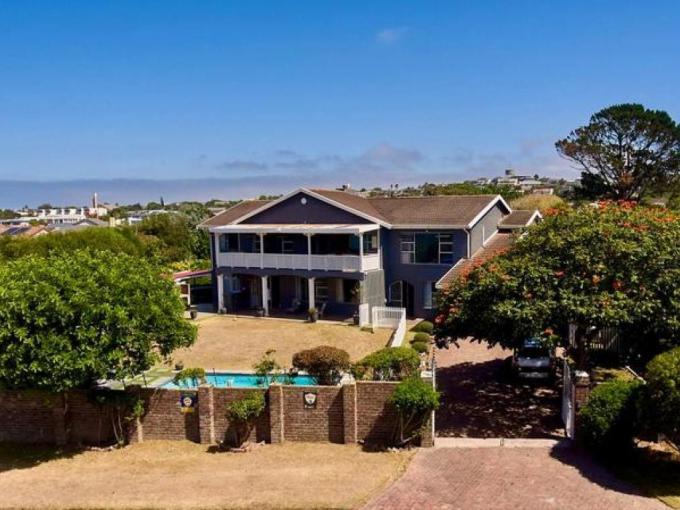 4 Bedroom House for Sale For Sale in Plettenberg Bay - MR622022