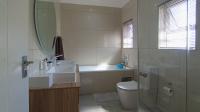 Main Bathroom - 7 square meters of property in Vorna Valley