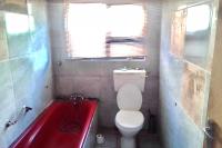 Bathroom 1 of property in Louwville