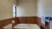 Bathroom 1 - 5 square meters of property in Riviera JHB