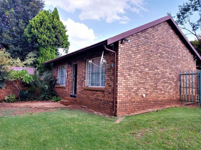 2 Bedroom Simplex for Sale For Sale in Zwartkop - MR622266