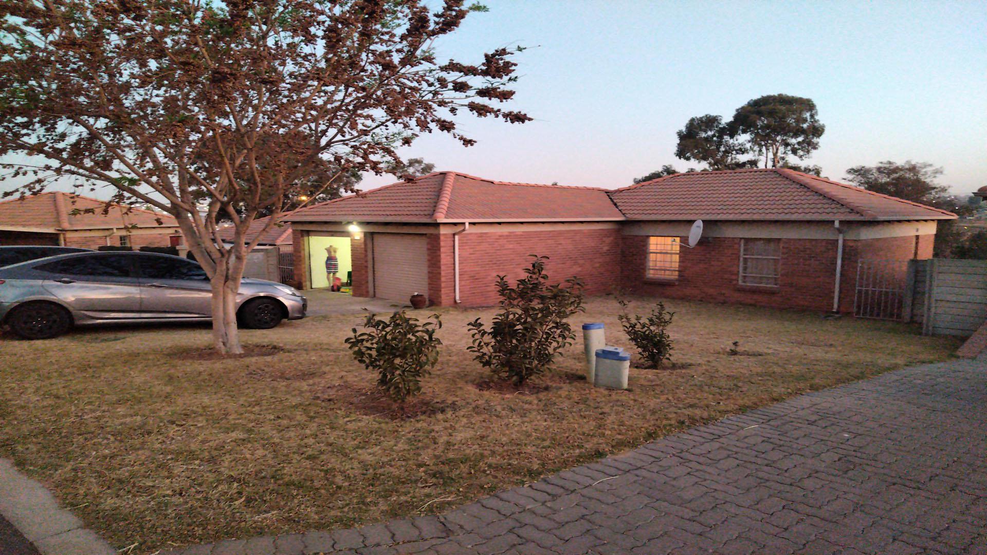 Front View of property in Olievenhoutbos