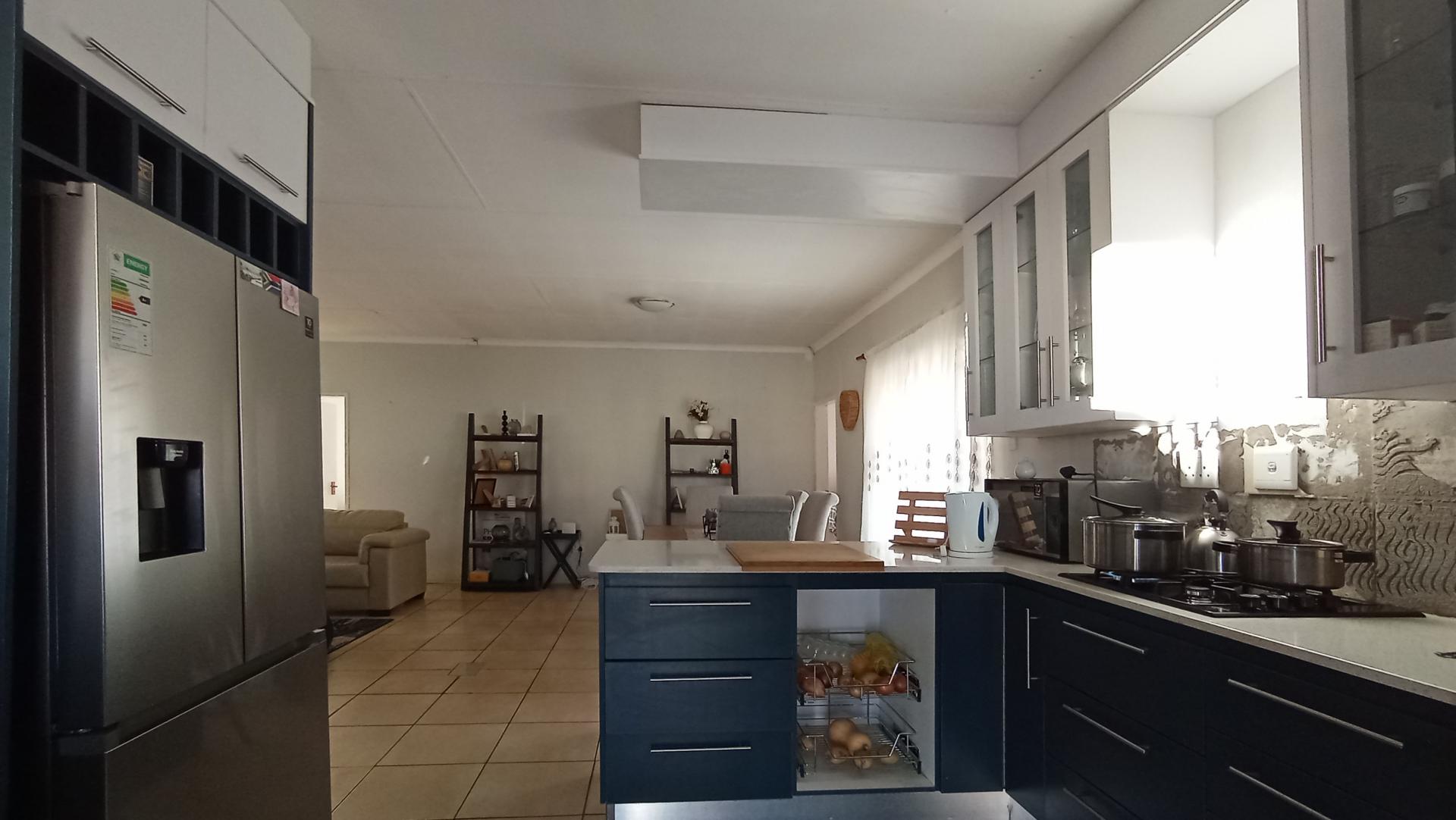 Kitchen - 17 square meters of property in Hesteapark