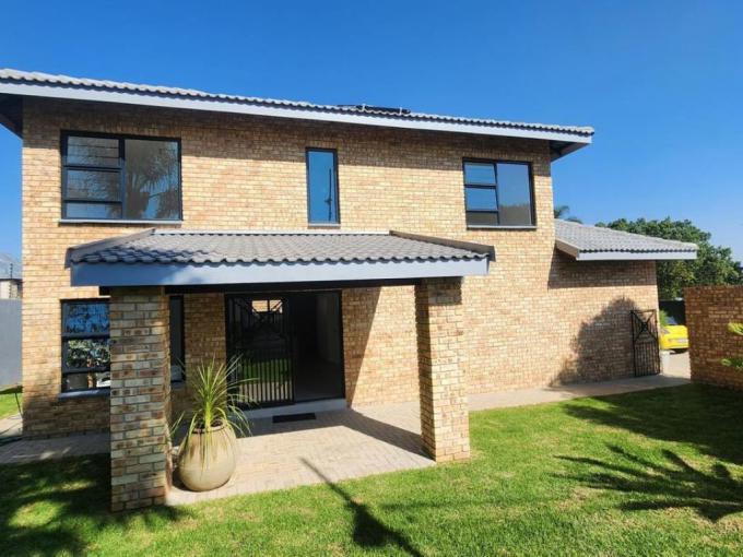 3 Bedroom Duplex for Sale For Sale in Radiokop - MR623127