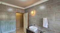 Bathroom 1 - 8 square meters of property in Flora Gardens