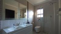 Main Bathroom - 7 square meters of property in Monavoni