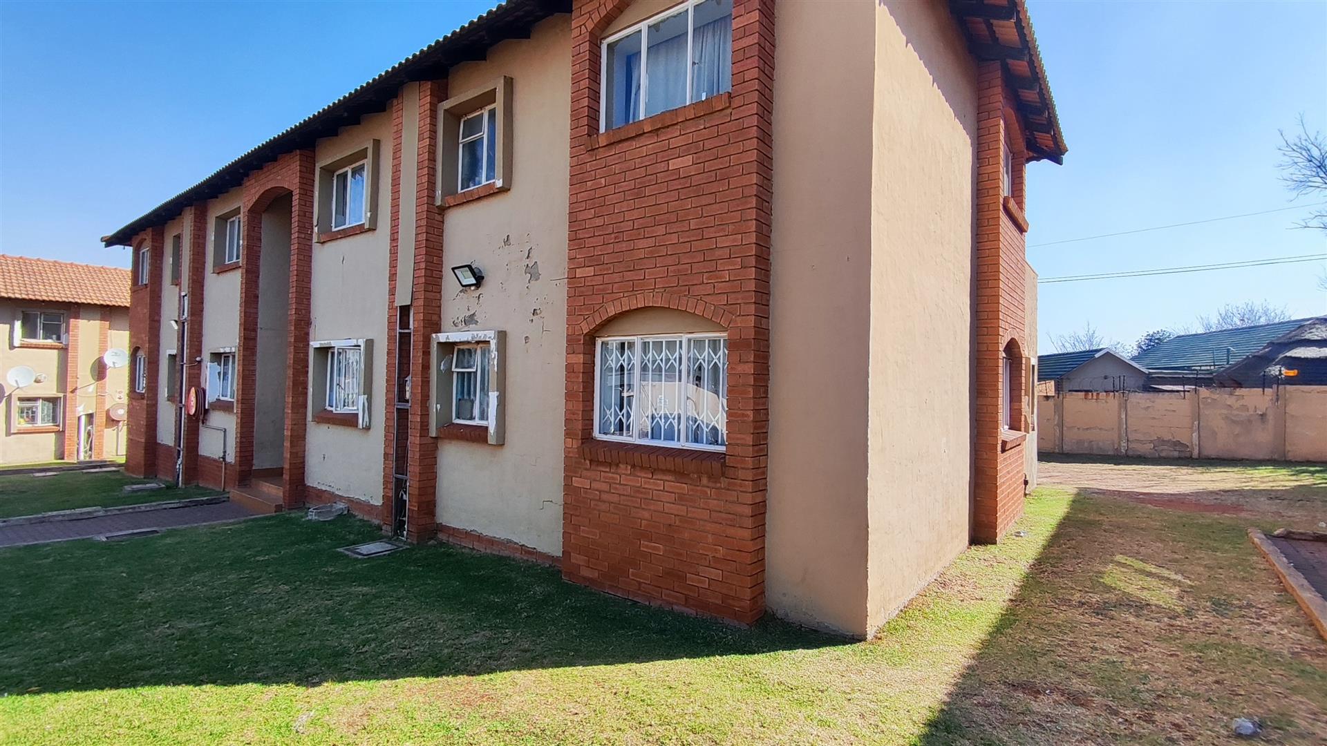 Front View of property in Rensburg