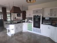 Kitchen of property in President Ridge