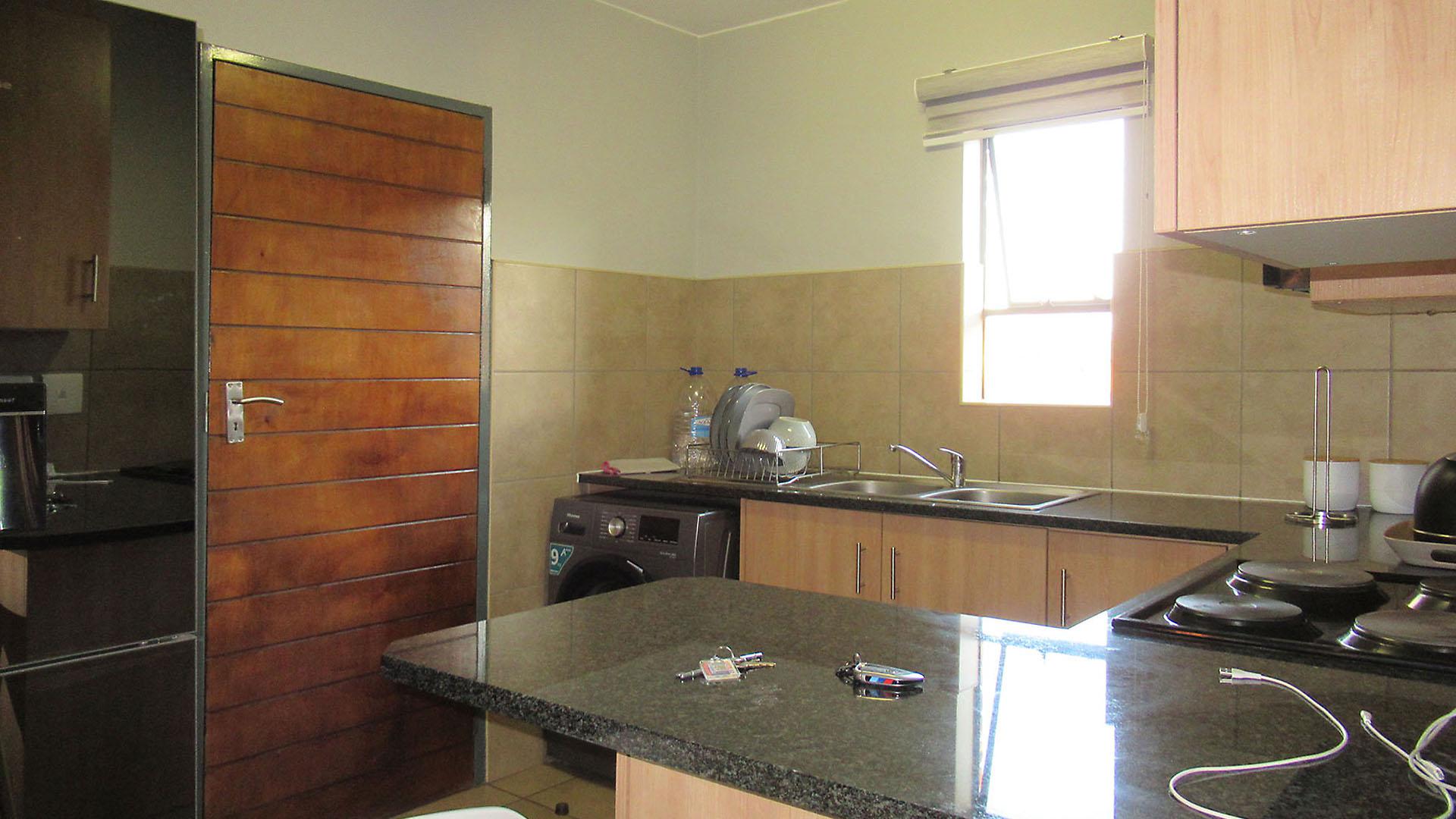 Kitchen - 8 square meters of property in Alveda