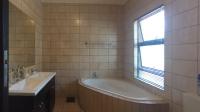 Bathroom 1 - 7 square meters of property in Rooihuiskraal North