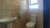 Bathroom 3+ of property in Rooihuiskraal North