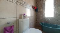 Bathroom 1 - 4 square meters of property in Highlands North