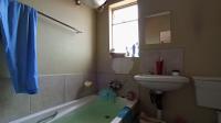 Bathroom 1 - 4 square meters of property in Fleurhof