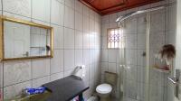 Bathroom 1 - 5 square meters of property in Woodview