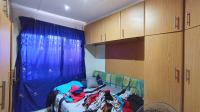 Bed Room 1 - 12 square meters of property in Woodview