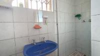 Main Bathroom - 5 square meters of property in Woodview