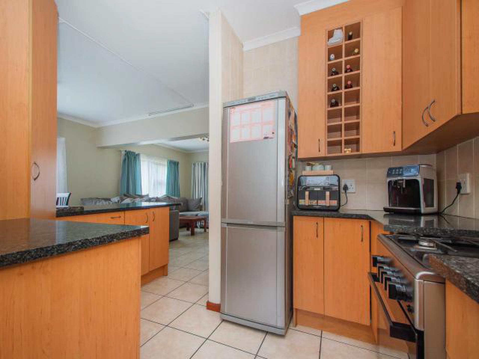 Kitchen - 10 square meters of property in Wilgeheuwel 