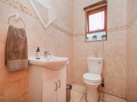 Guest Toilet - 4 square meters of property in Wilgeheuwel 