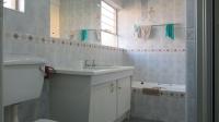 Main Bathroom - 9 square meters of property in Helikon Park