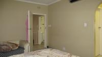 Main Bedroom - 22 square meters of property in Florida Park