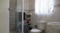 Main Bathroom - 6 square meters of property in Florida Park