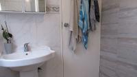 Main Bathroom - 6 square meters of property in Florida Park