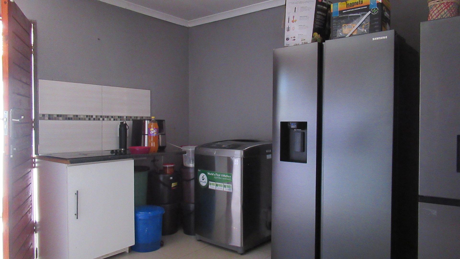 Kitchen - 13 square meters of property in Protea Glen