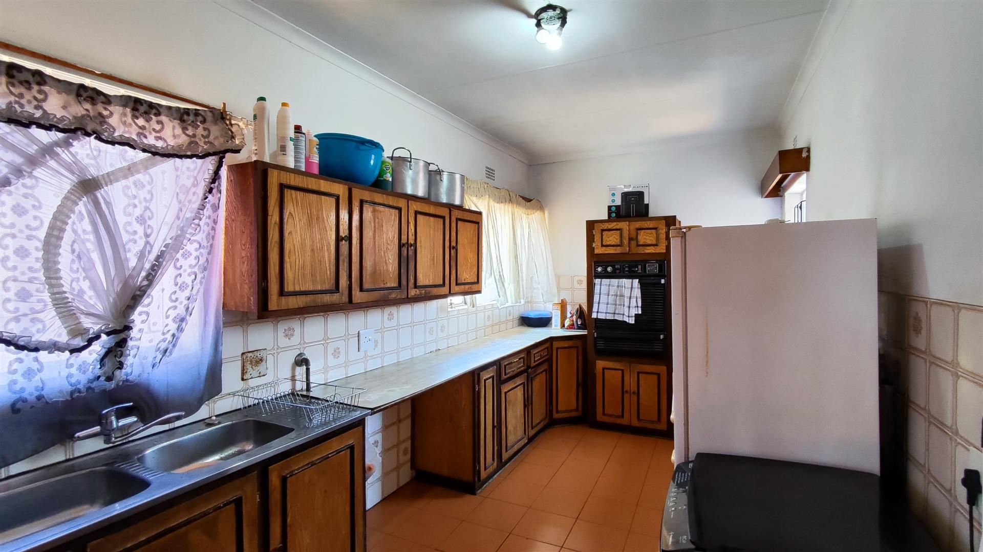 Kitchen - 17 square meters of property in Birch Acres