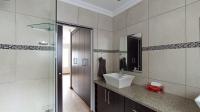 Main Bathroom - 8 square meters of property in Olympus