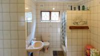 Main Bathroom - 14 square meters of property in La Mercy