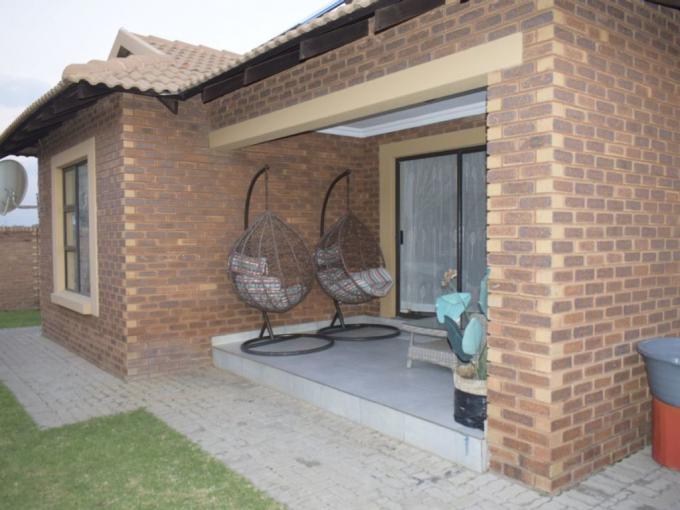 3 Bedroom House for Sale For Sale in Helderwyk Estate - MR628863