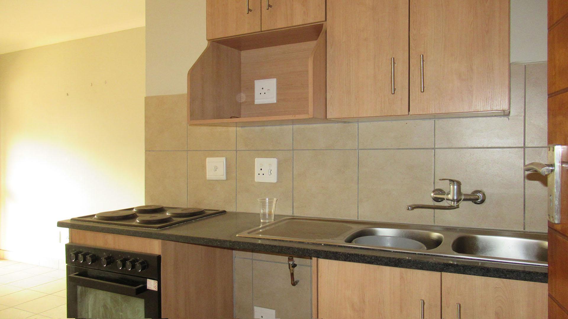 Kitchen - 5 square meters of property in Olifantsvlei 327-Iq