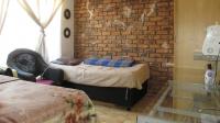 Bed Room 1 - 10 square meters of property in Mindalore