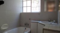 Bathroom 1 - 7 square meters of property in Fontainebleau