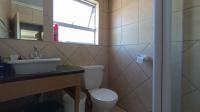 Main Bathroom - 6 square meters of property in Halfway House