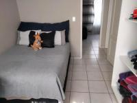 Bed Room 2 - 14 square meters of property in Crystal Park