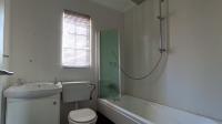 Bathroom 1 - 16 square meters of property in Northcliff